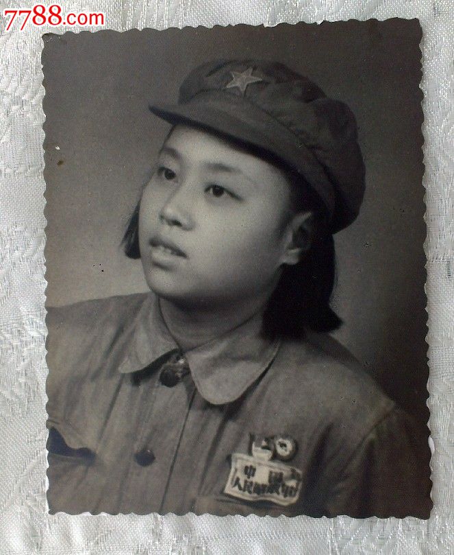 早期中国人民解放军女军人艺术照