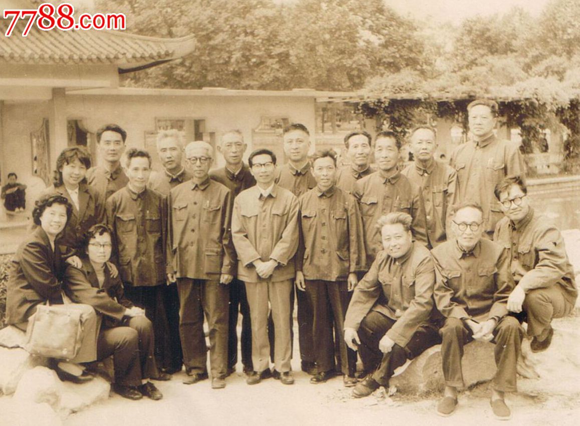 合肥民盟机关支部摄于逍遥津(10*8)
