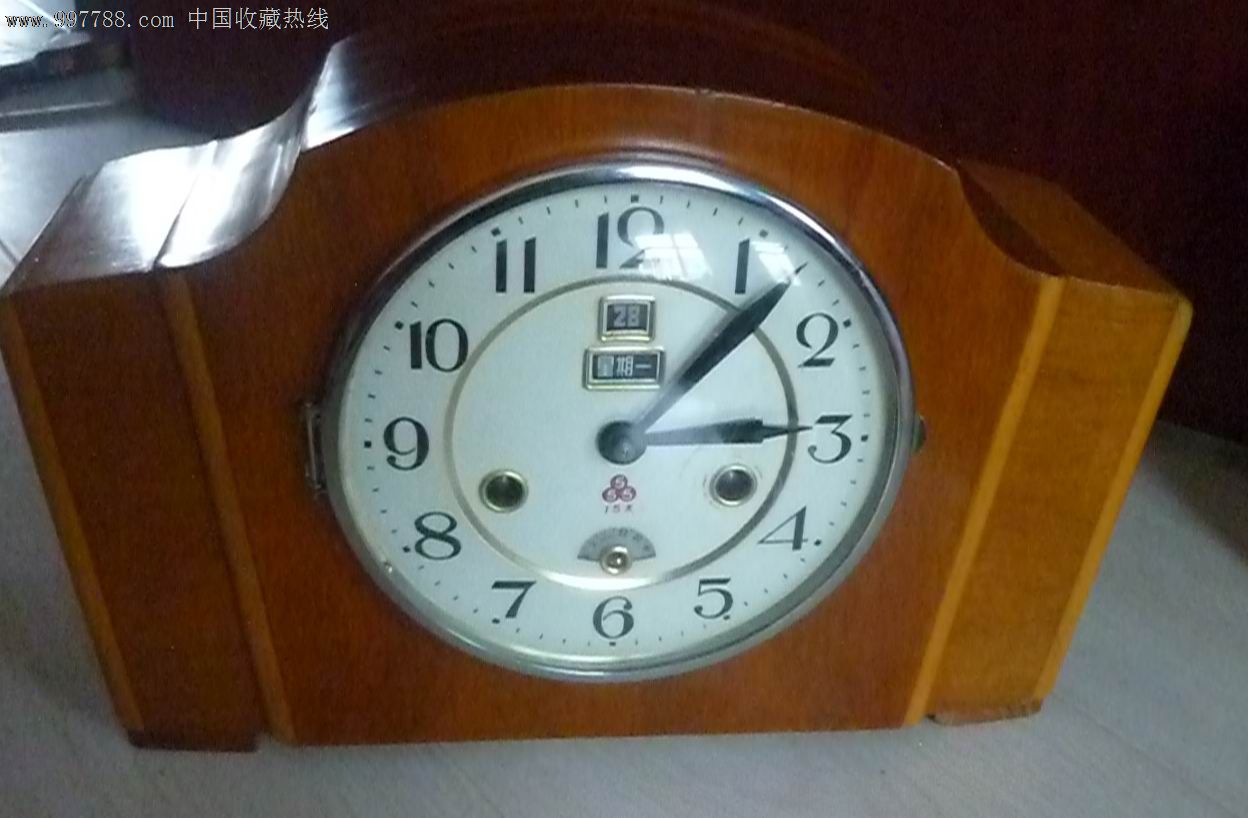 555牌日月星辰座钟