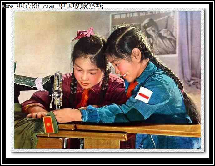 给解放军叔叔补衣服(1963年极少见)