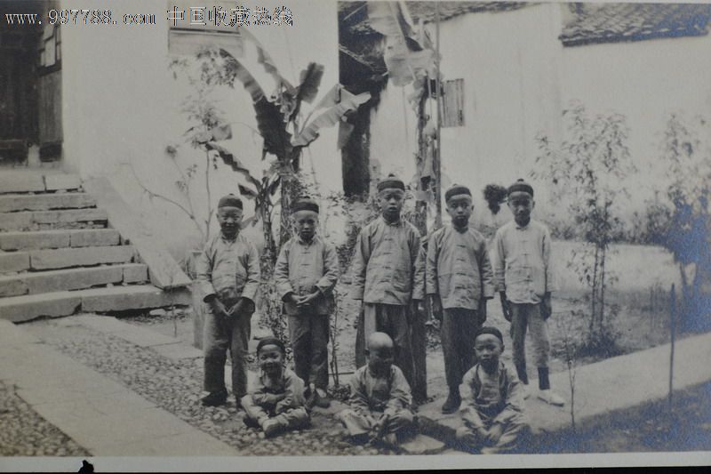 民国1924年在庭院合影的儿童老照片_价格元_第2张_7788收藏__中国收藏