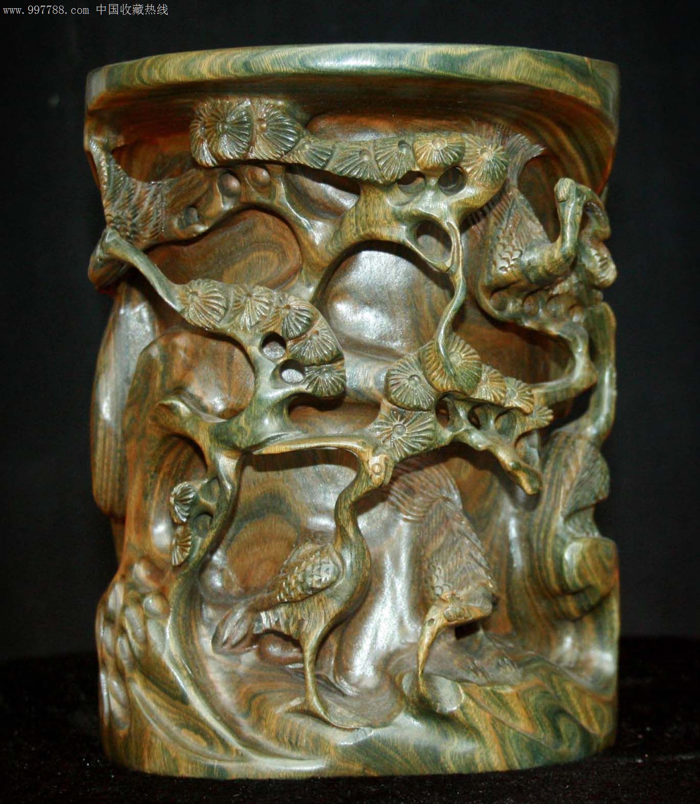 绿檀镂空雕刻笔筒