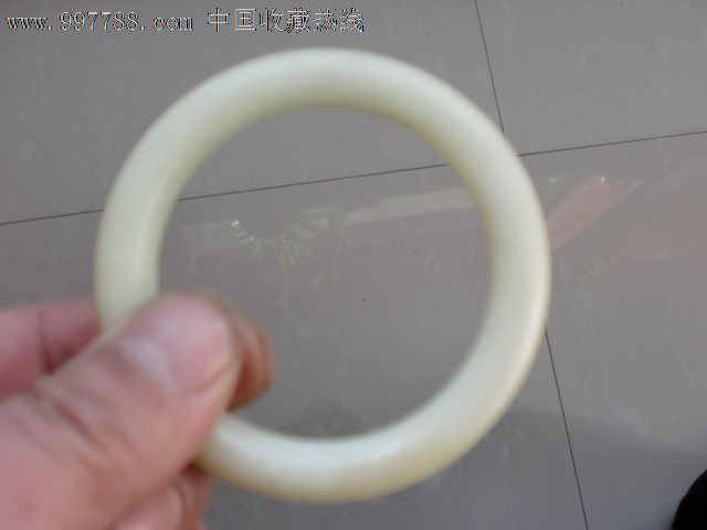 翡翠吊坠：东方美学与时尚的完美邂逅