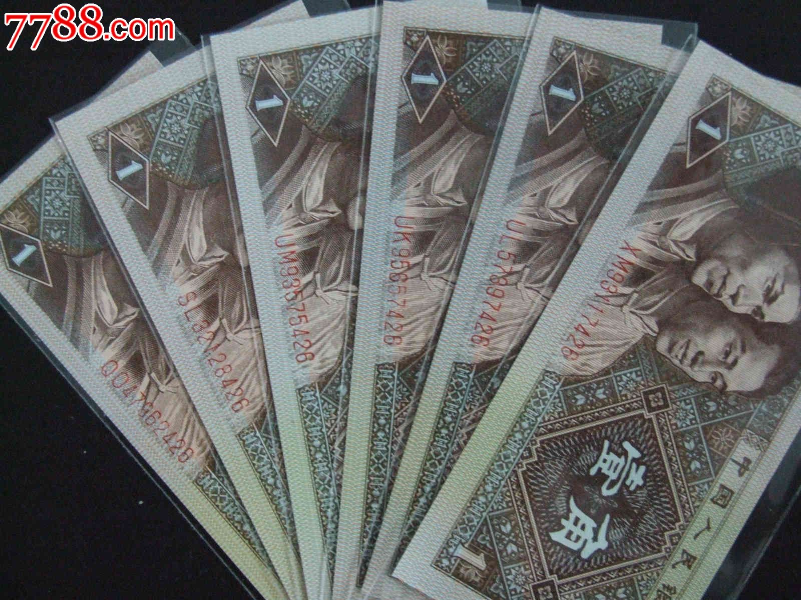 出售8001正红背绿六大冠尾三同带尾8一套