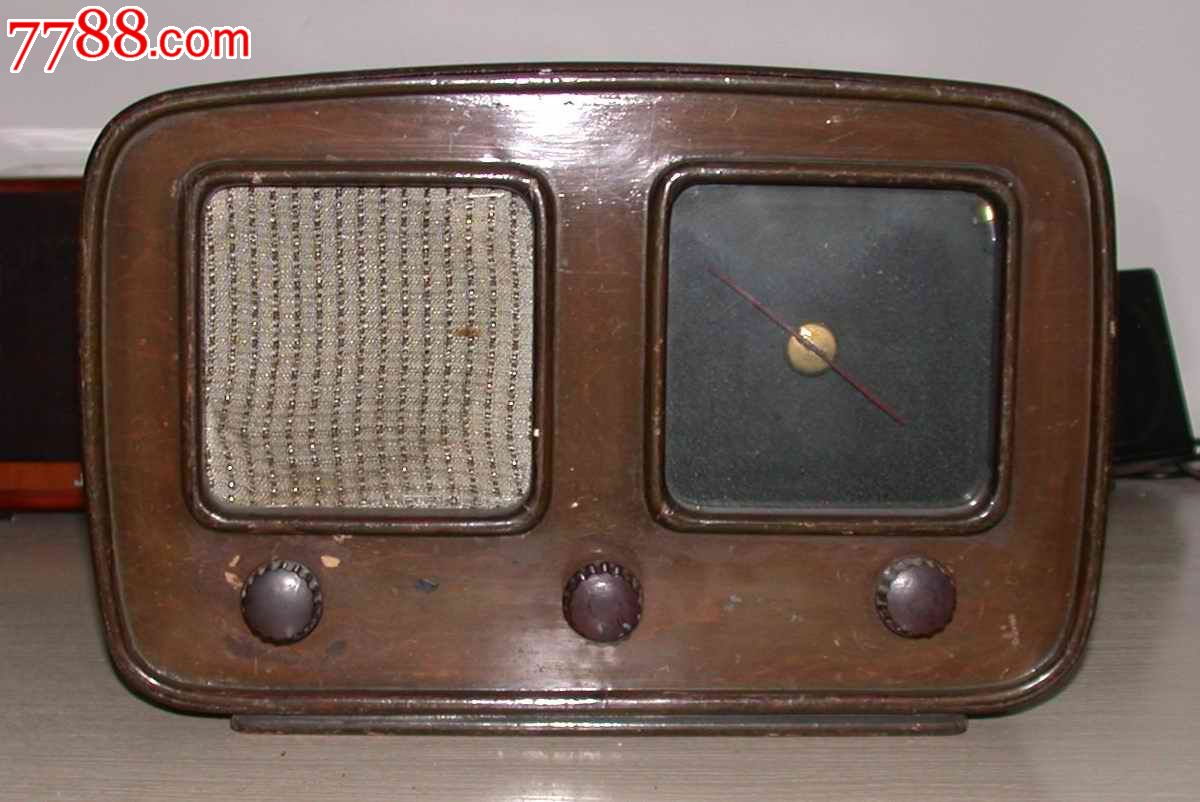 五十年代大八角电子管收音机很少见