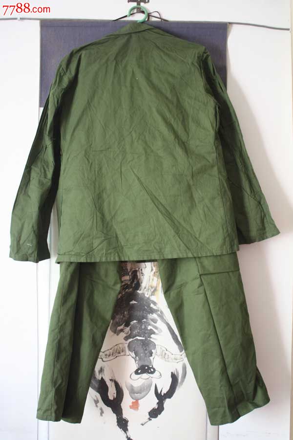 个人收藏少见全新正品69年棉布绿军服一套!