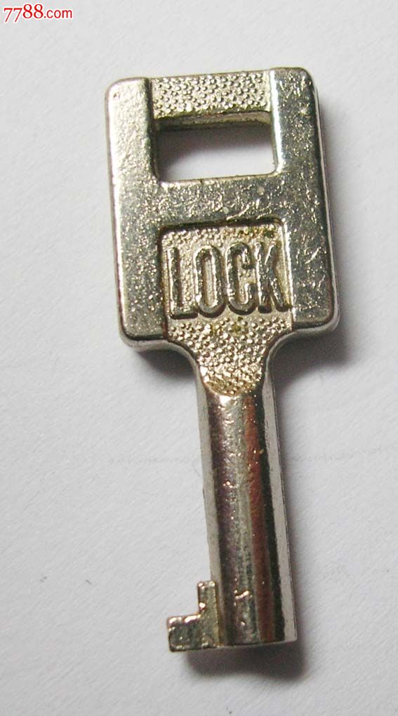 不知是啥小钥匙,上边有外文