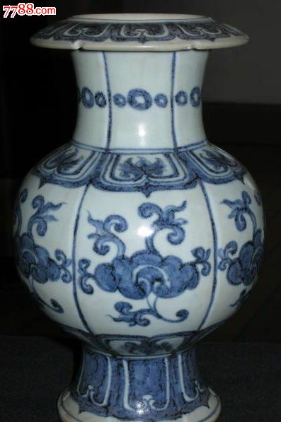 青花灵芝纹石榴尊