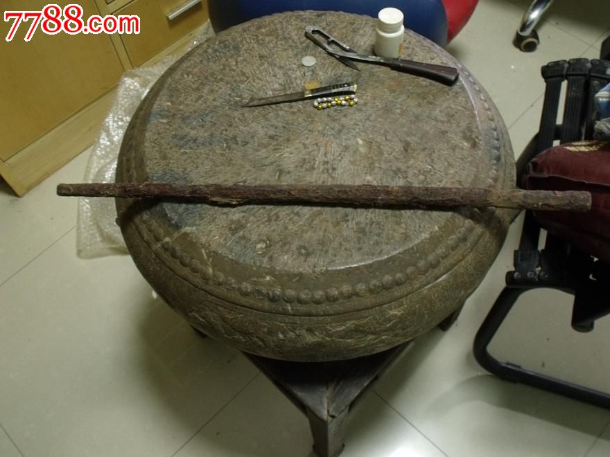 汉墓出土六棱铁锏