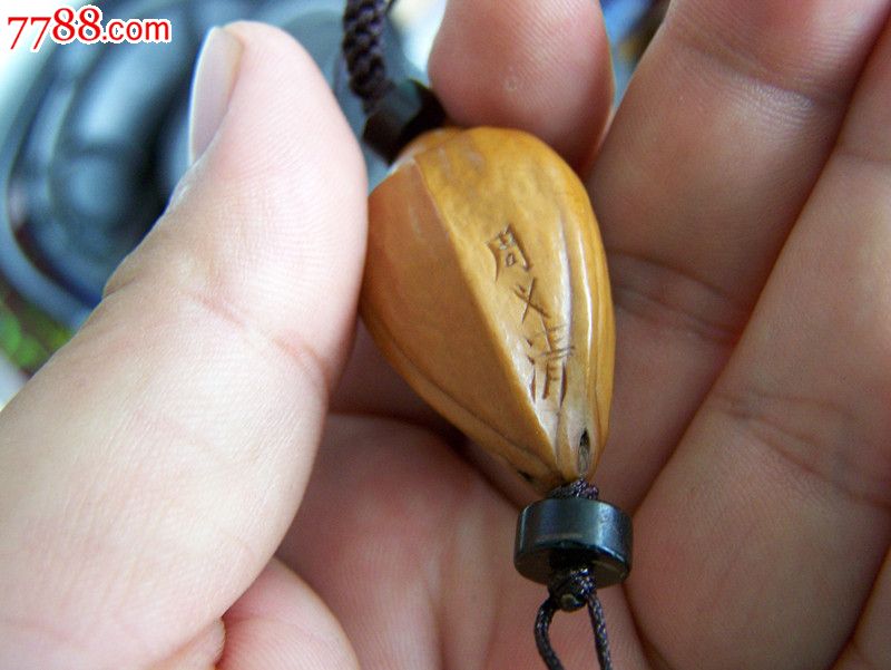 苏工名家雕刻周义清橄榄核雕件