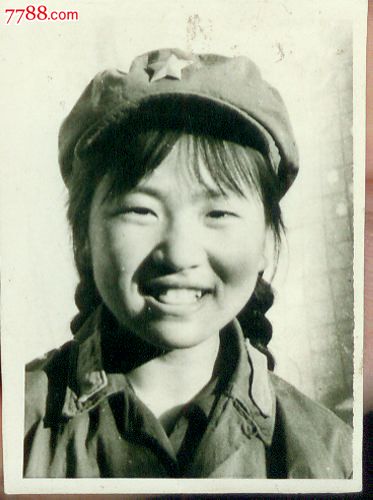 老照片(1388)-----女兵留念