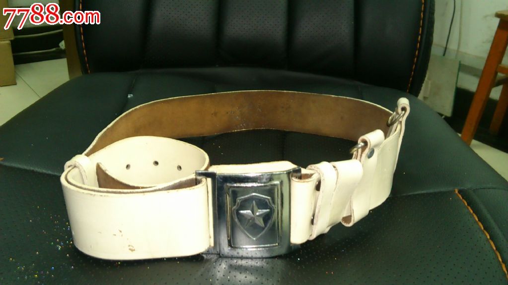 阅兵用的白色皮带