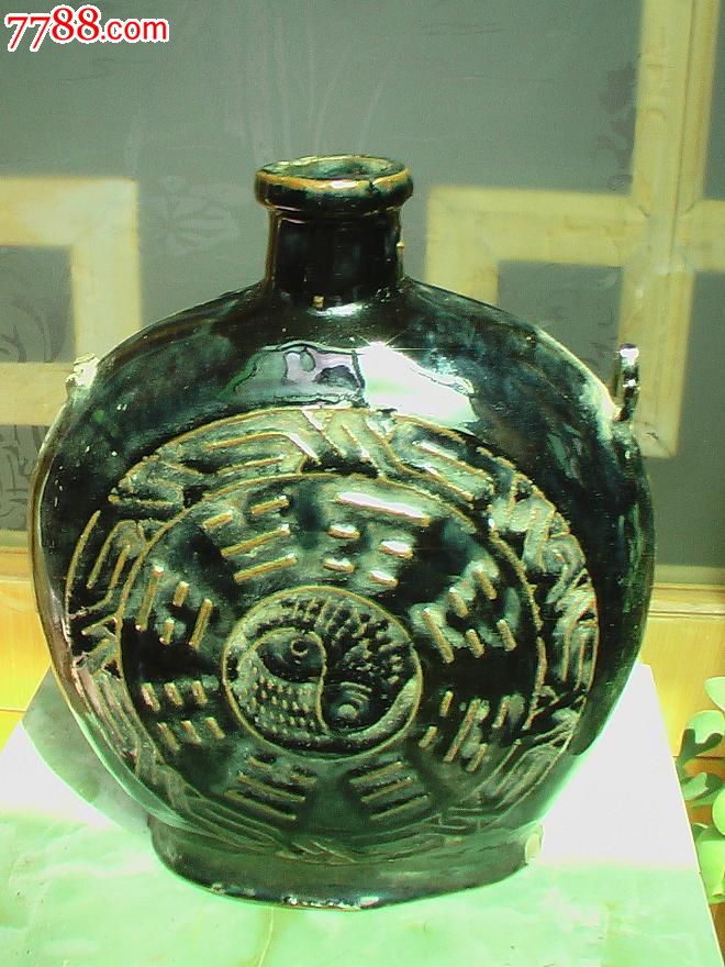 八卦图文扁壶(古时少数民族骑马用于盛酒,水)