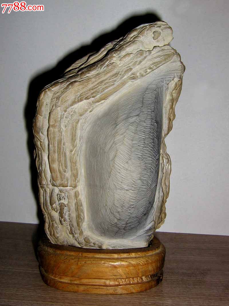 一块云锦石(高16厘米)