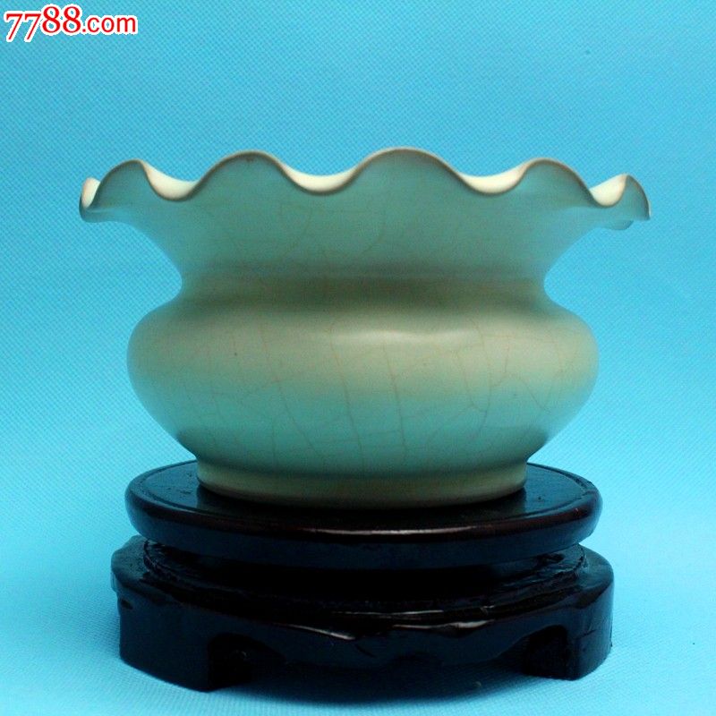 老货把玩宋代窑月白釉全品葵花痰盂