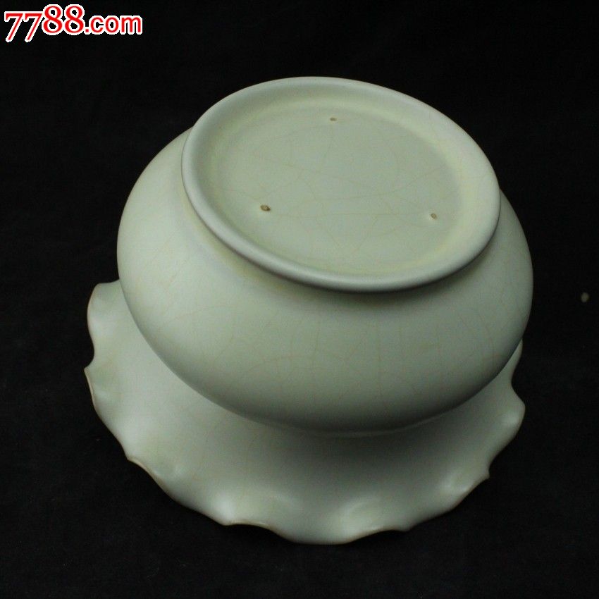 老货把玩宋代窑月白釉全品葵花痰盂