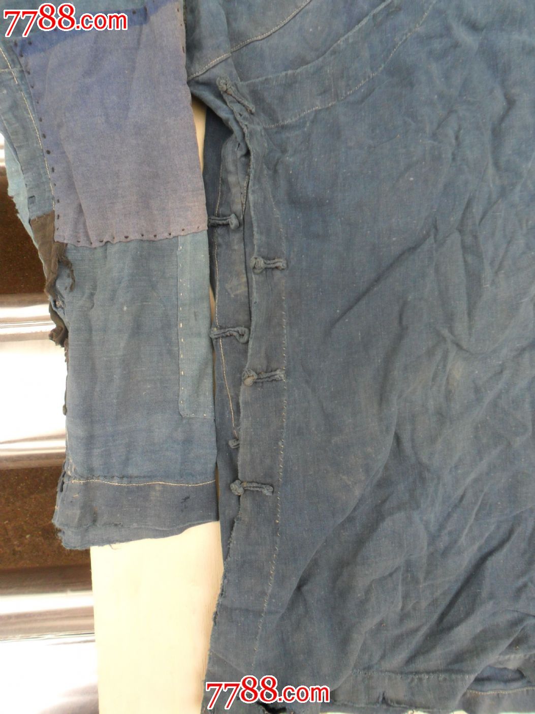 女性布纽扣老衣服.