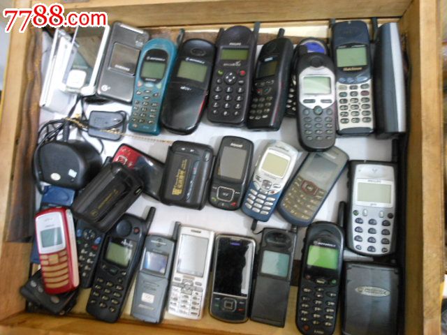 老款手机一堆_价格2000元_第1张_7788商城