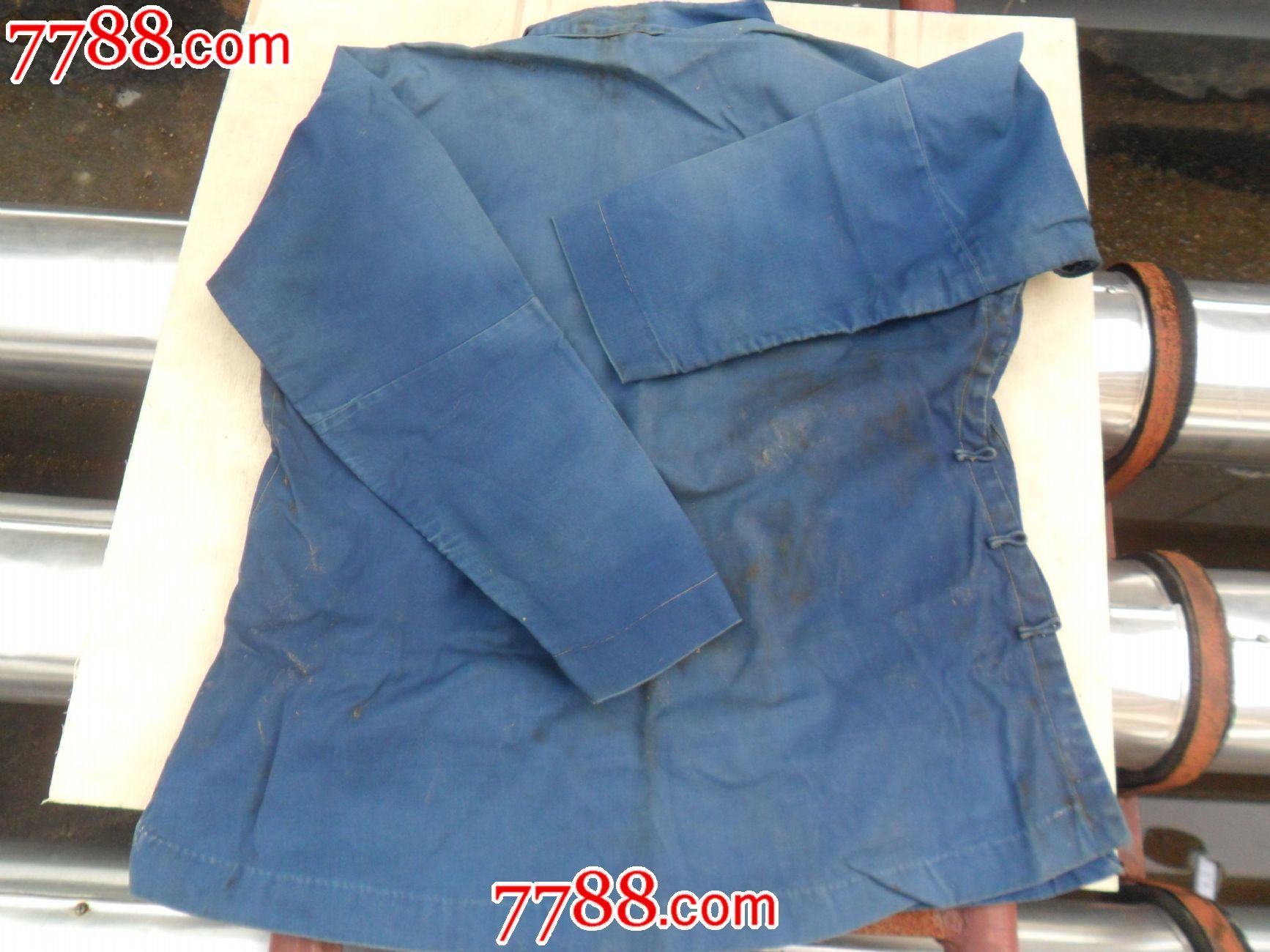 女性布纽扣老衣服.