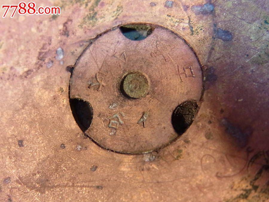 2站鬼子炮弹壳作花瓶