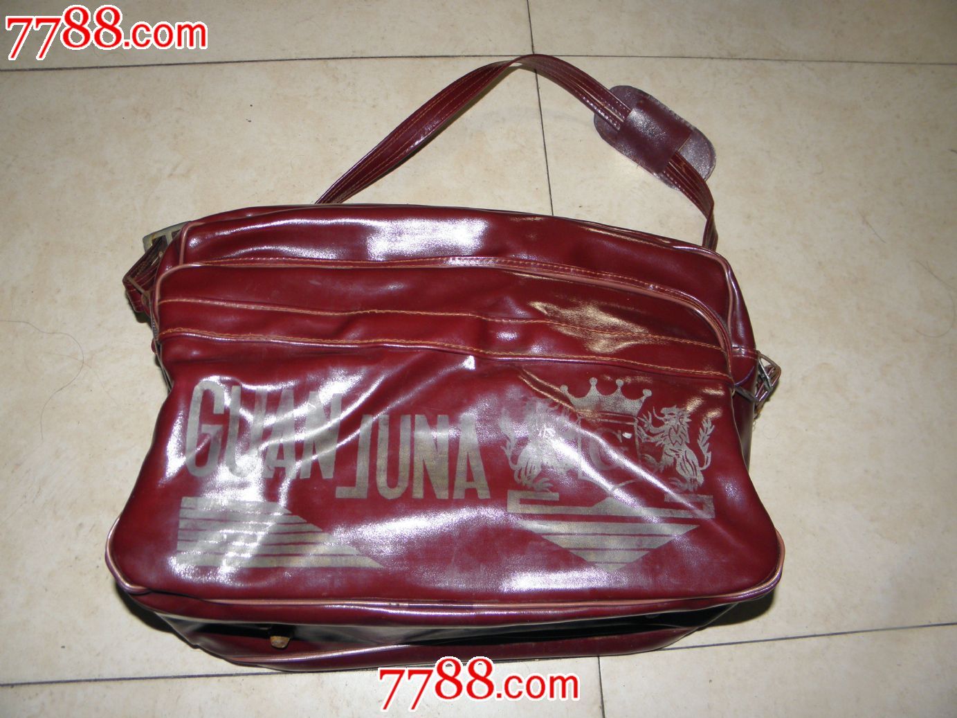 80年代怀旧红色休闲包包