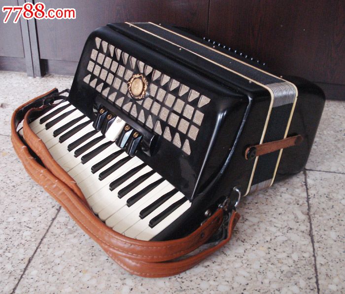 转让二手星海牌60贝司手风琴90年代老式手风琴带盒
