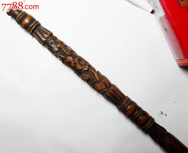 雕工精美的梅花图案缨甩子木把