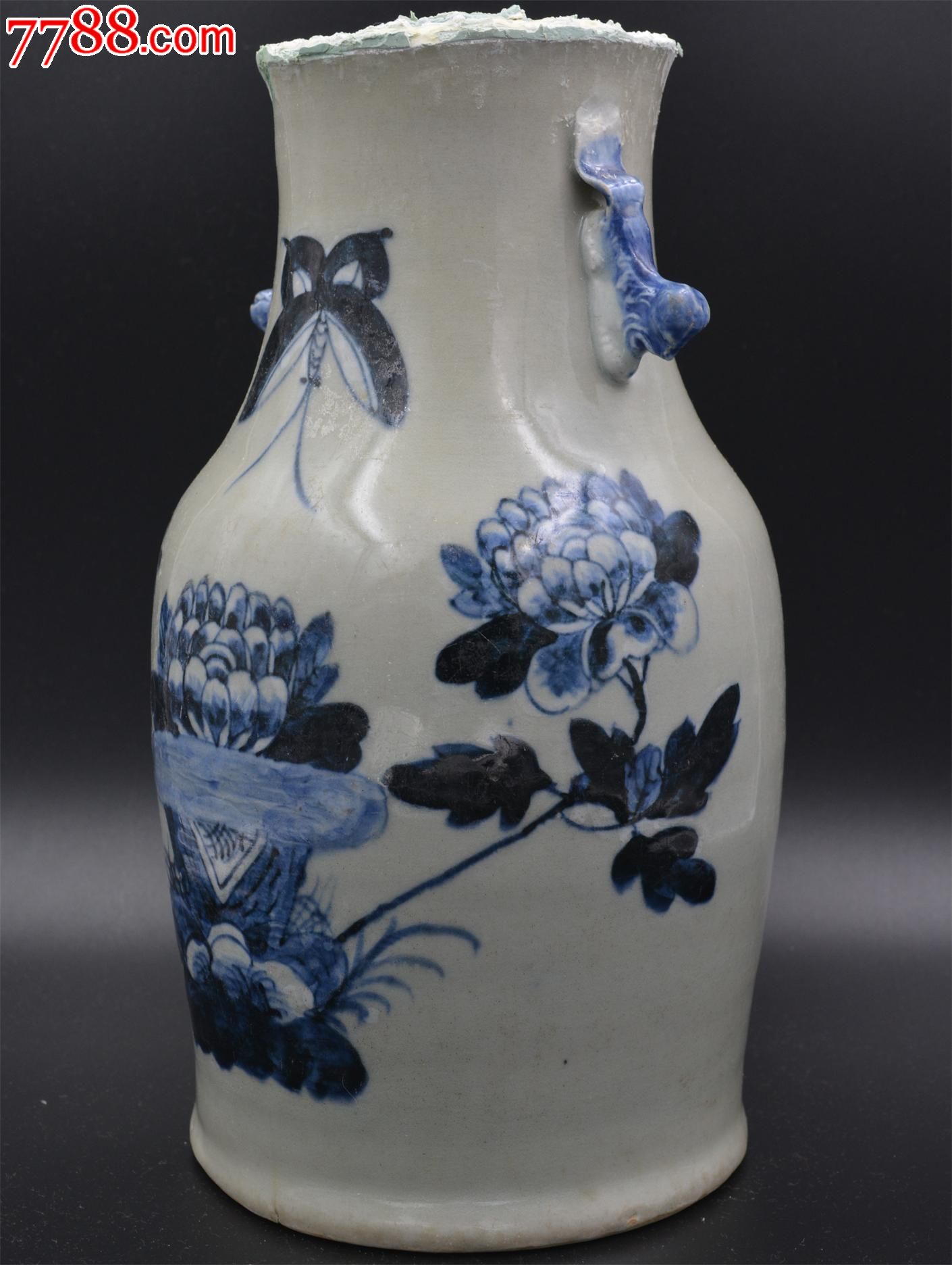 豆青釉青花蝴蝶牡丹大花瓶