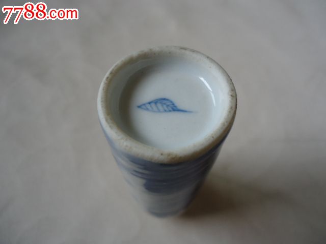 回流清末树叶款青花山水鼻烟壶