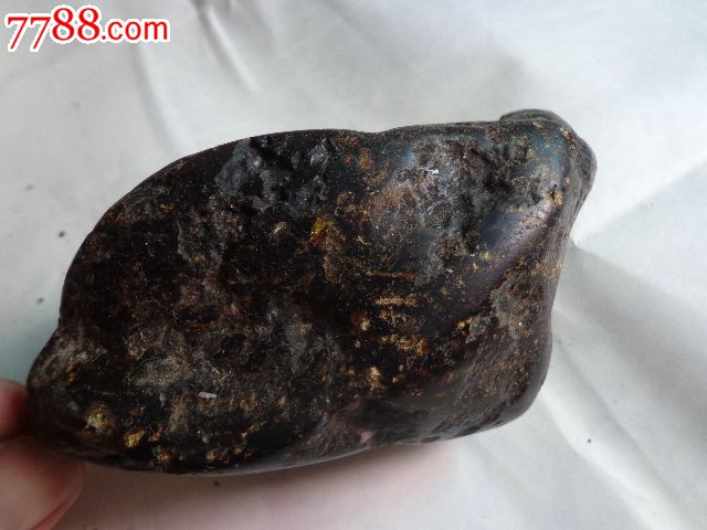 辽宁抚顺生长琥珀的原石315克