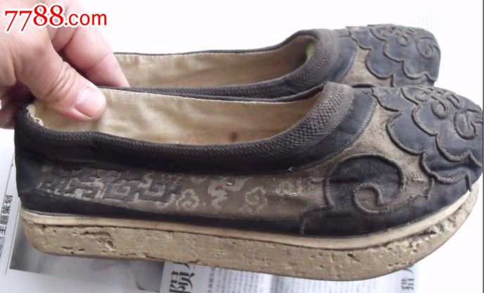 以前当官穿的织锦绣花布鞋牛皮底