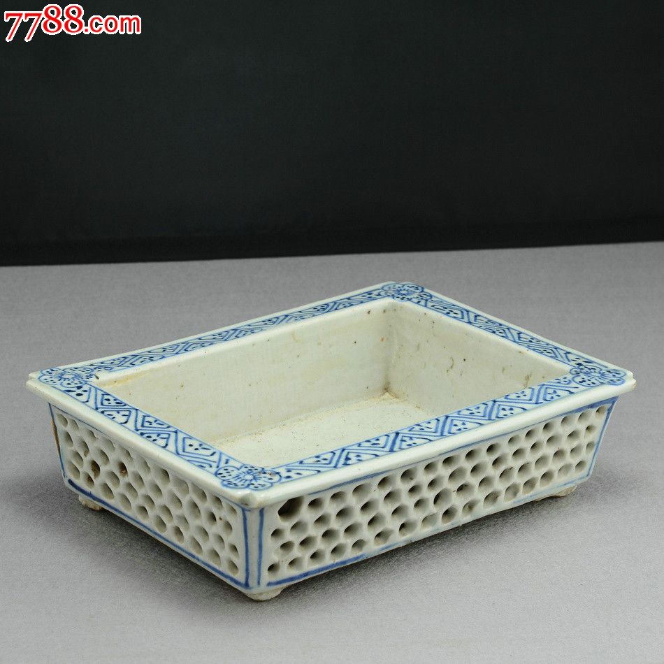 清代镂空青花水仙盆